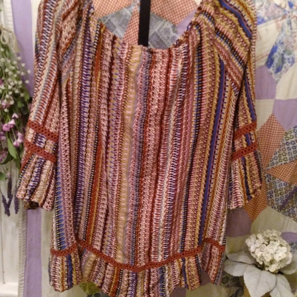 Hannah Round neck bell sleeve top - Picture 4 of 4